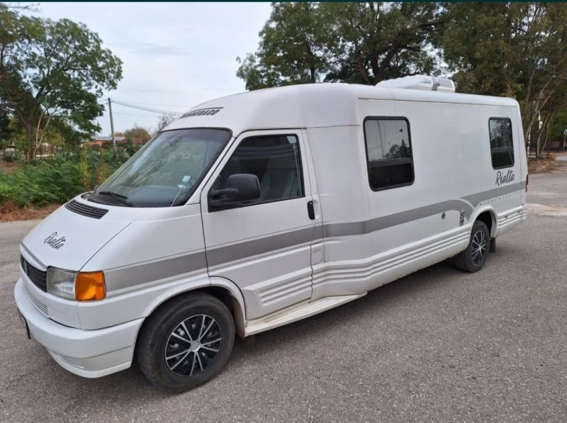 Кемпер VW 2.5i Winnebago Rialta, снимка 2 - Каравани и кемпери - 49002761