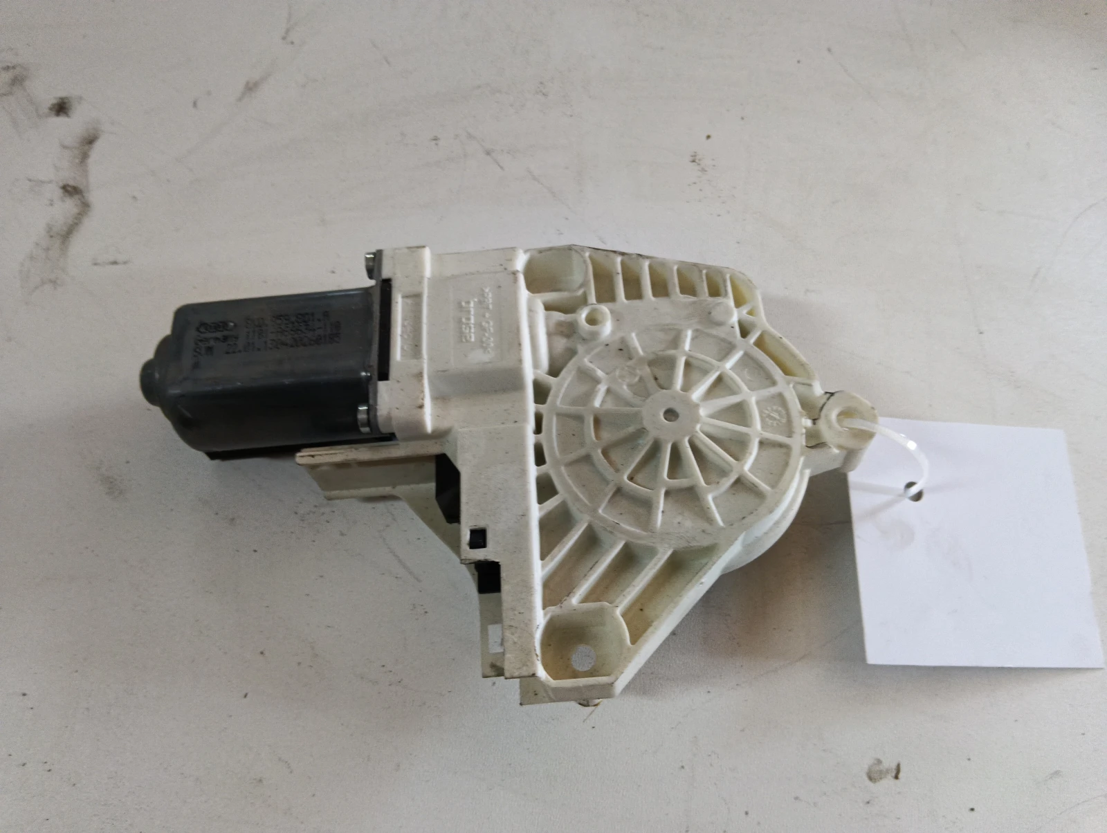 ел.машинка за задно дясно 8K0959801A Audi A4