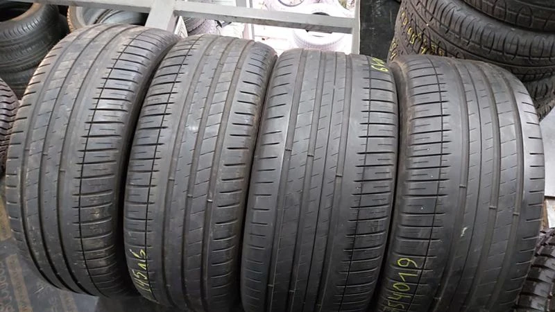 Гуми Летни 275/40R19, снимка 1 - Гуми и джанти - 28772327