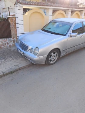 Mercedes-Benz E 220, снимка 3