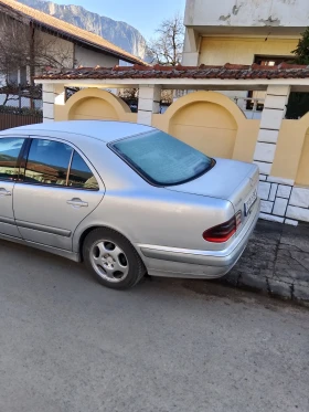 Mercedes-Benz E 220, снимка 2