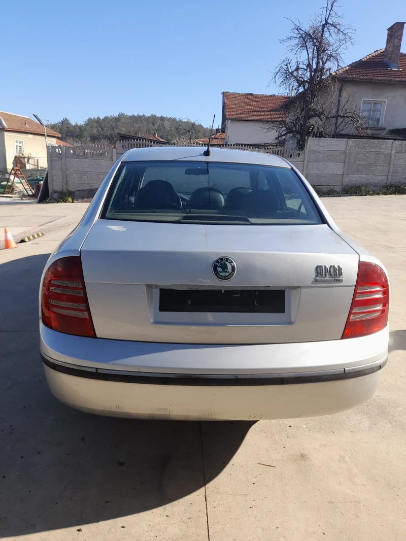 Skoda Superb 2.0TDI, снимка 3 - Автомобили и джипове - 52867849