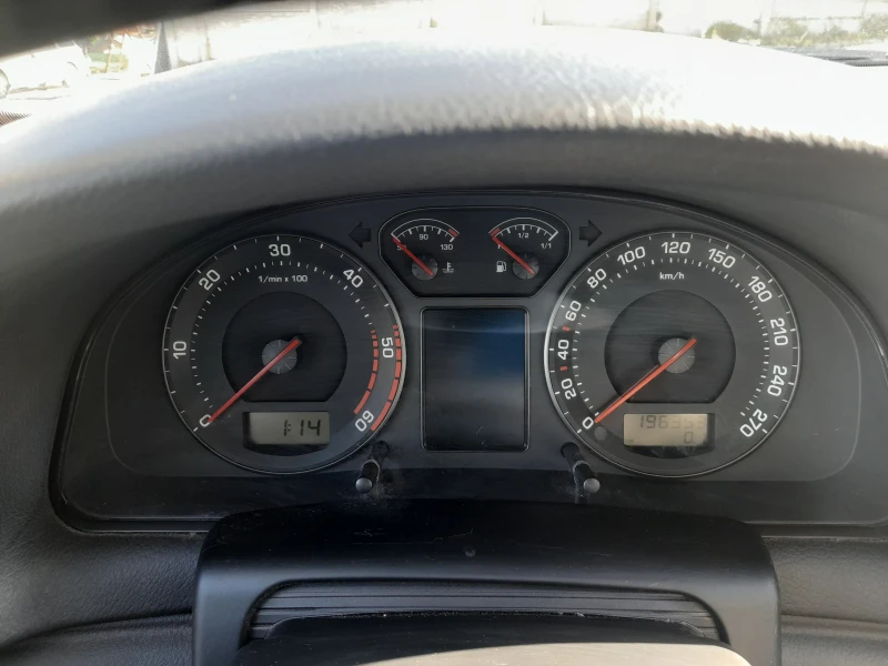 Skoda Superb 2.0TDI, снимка 9 - Автомобили и джипове - 52867849