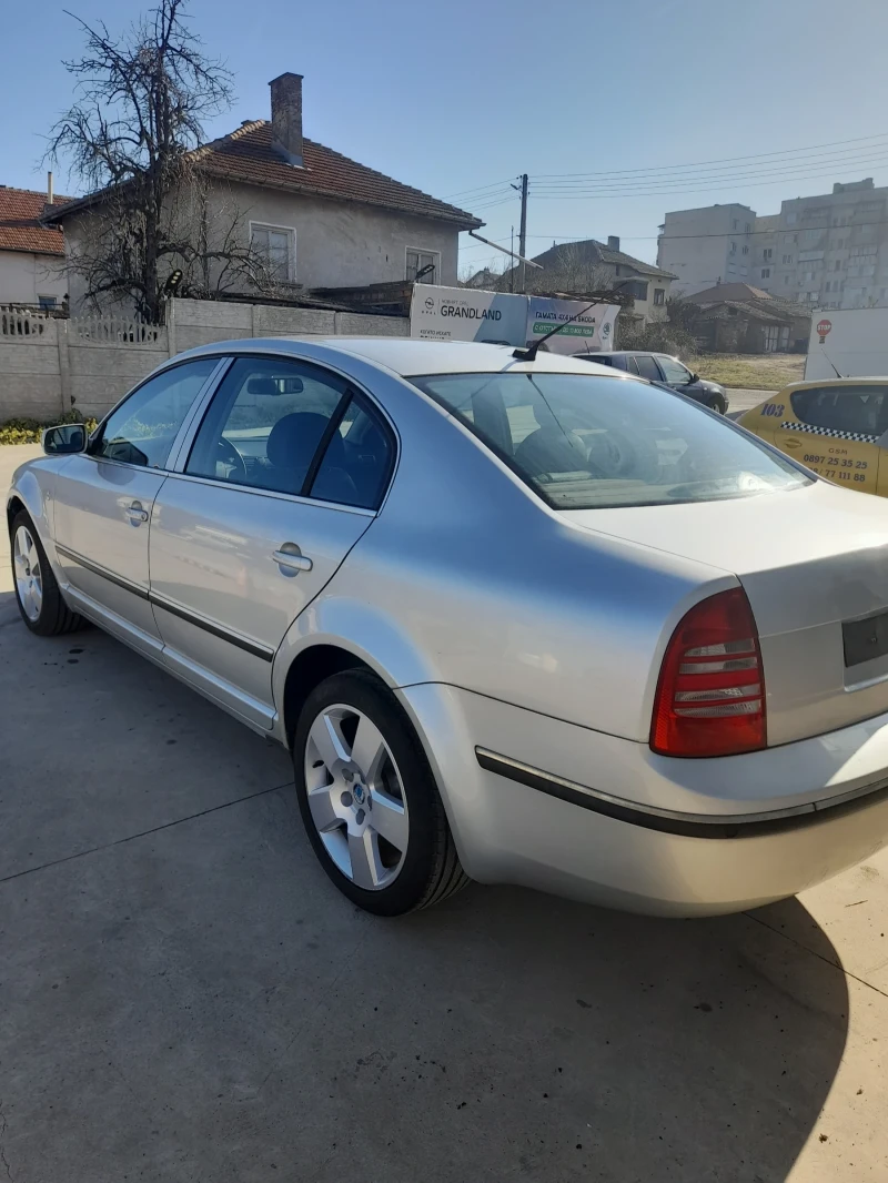 Skoda Superb 2.0TDI, снимка 4 - Автомобили и джипове - 52867849