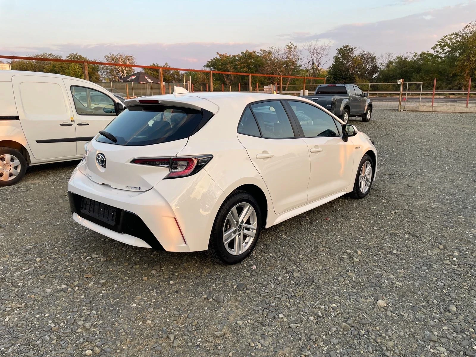 Toyota Corolla 1.8 Haibrid, 38hil.km - изображение 3