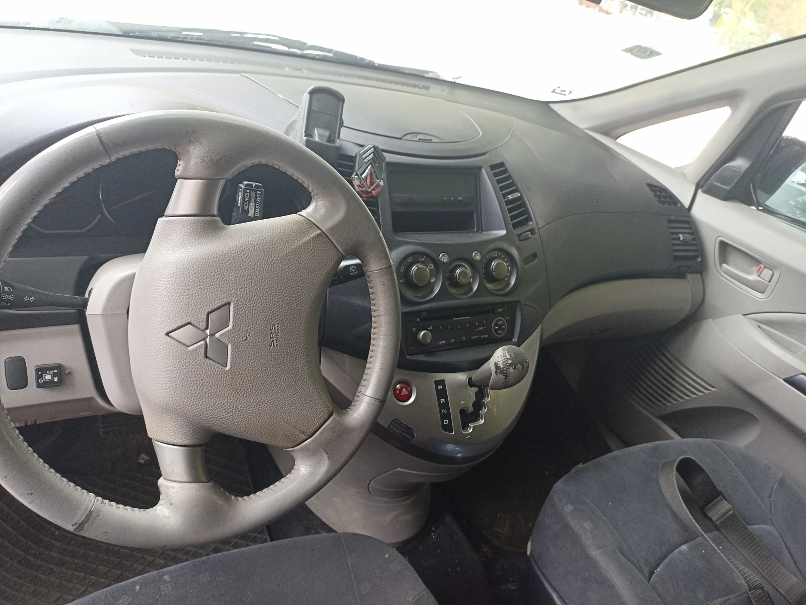 Mitsubishi Grandis 2.4 - изображение 9