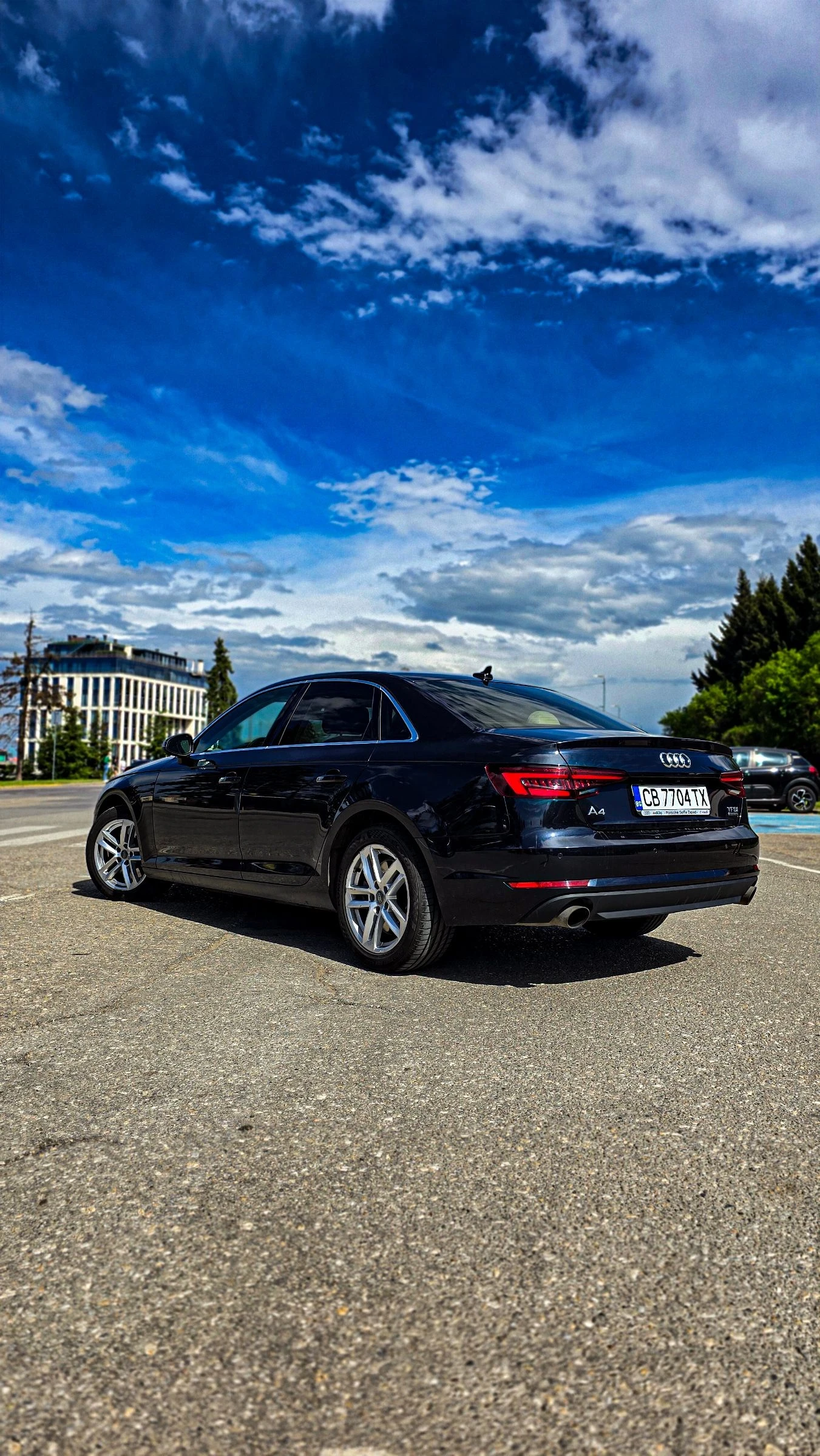 Audi A4 A4 2.0 TFSI Auto Premium quattro AWD - изображение 4
