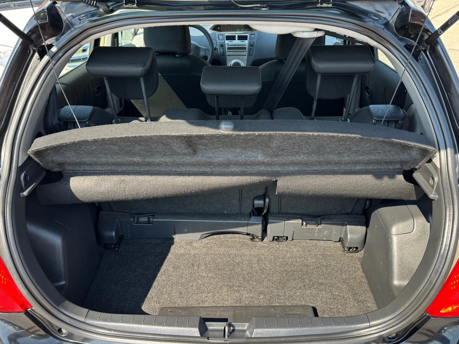 Toyota Yaris 1.0i-FACE-ПЕРФЕКТНА-ЛИЗИНГ - изображение 4