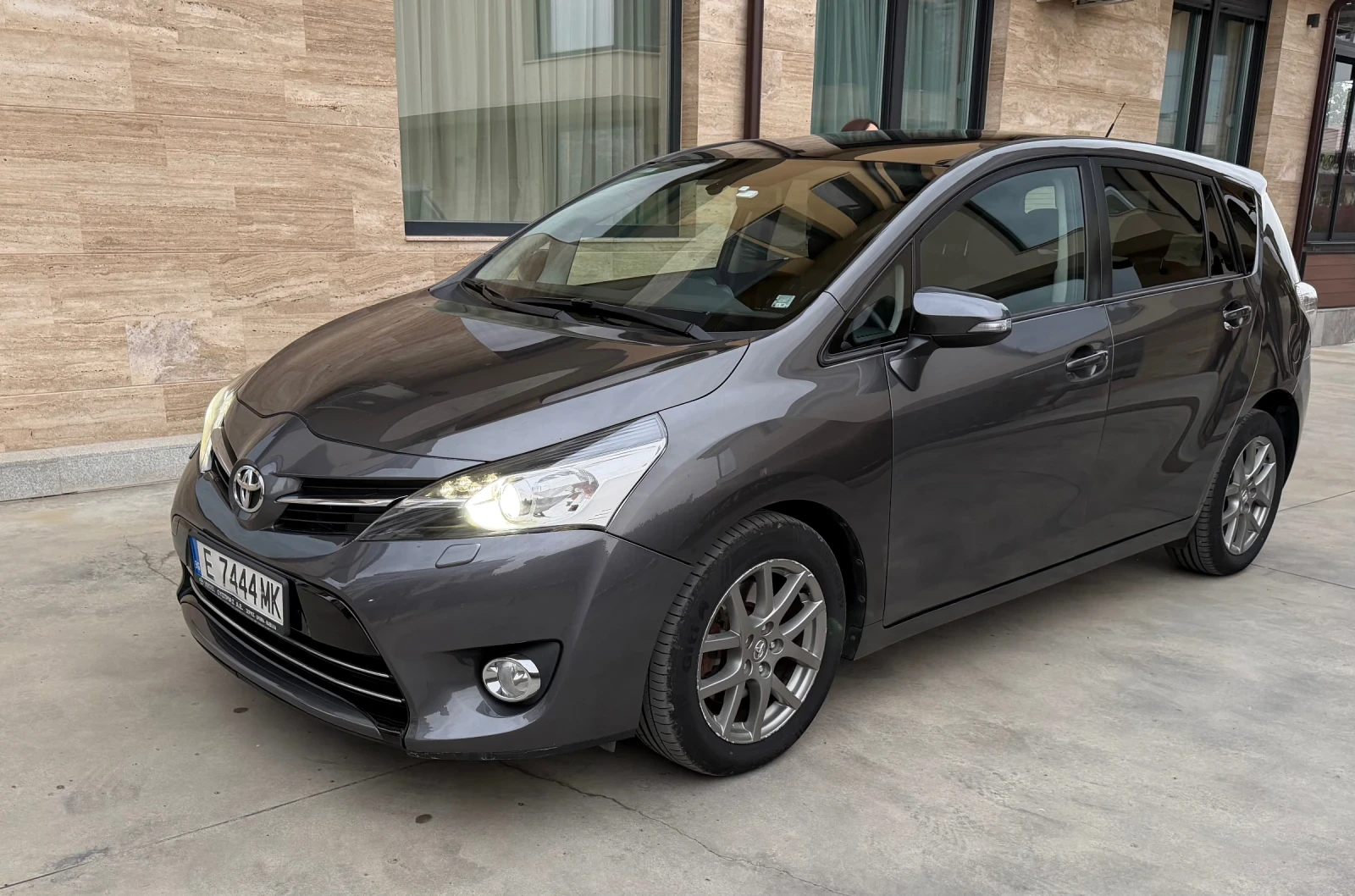 Toyota Verso, снимка 2 - Автомобили и джипове - 53890440