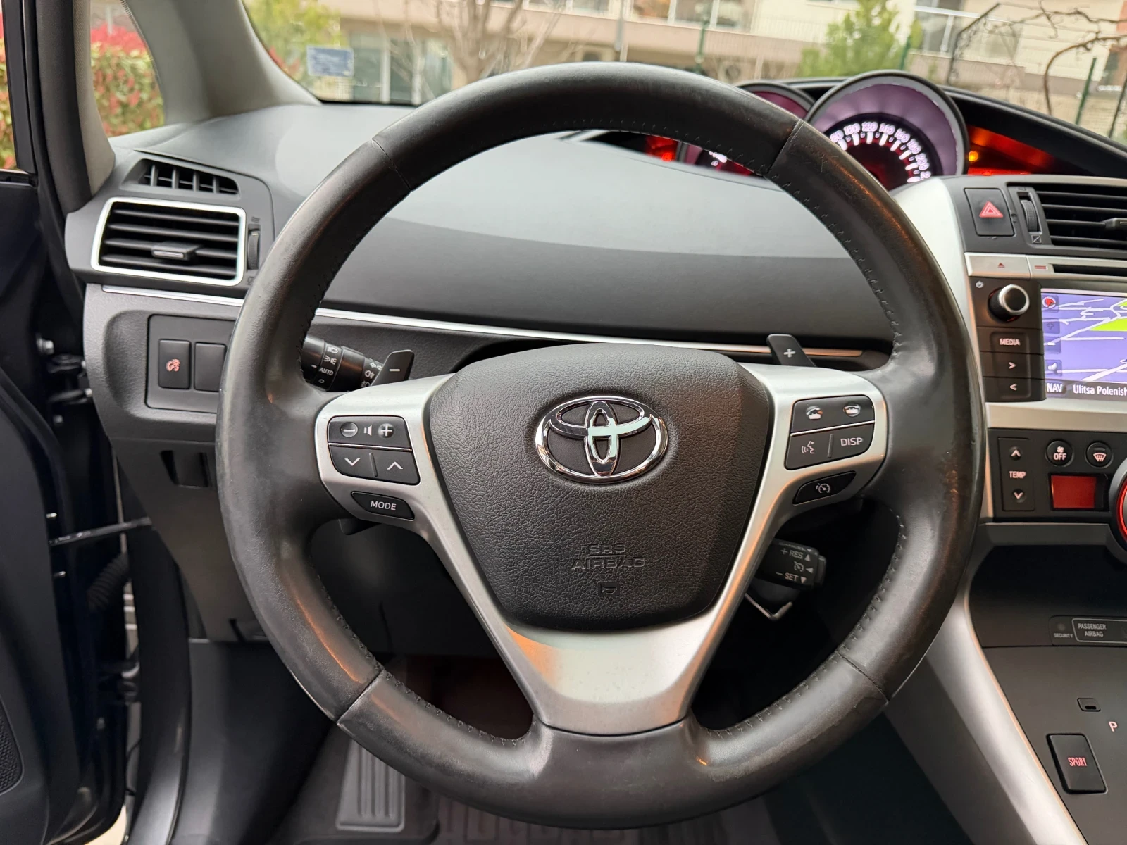 Toyota Verso, снимка 6 - Автомобили и джипове - 53890440