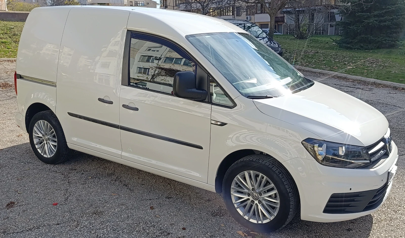 VW Caddy 2.0TDI DSG, снимка 10 - Автомобили и джипове - 53976405