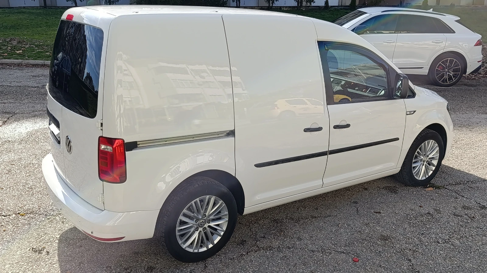VW Caddy 2.0TDI DSG, снимка 9 - Автомобили и джипове - 53976405