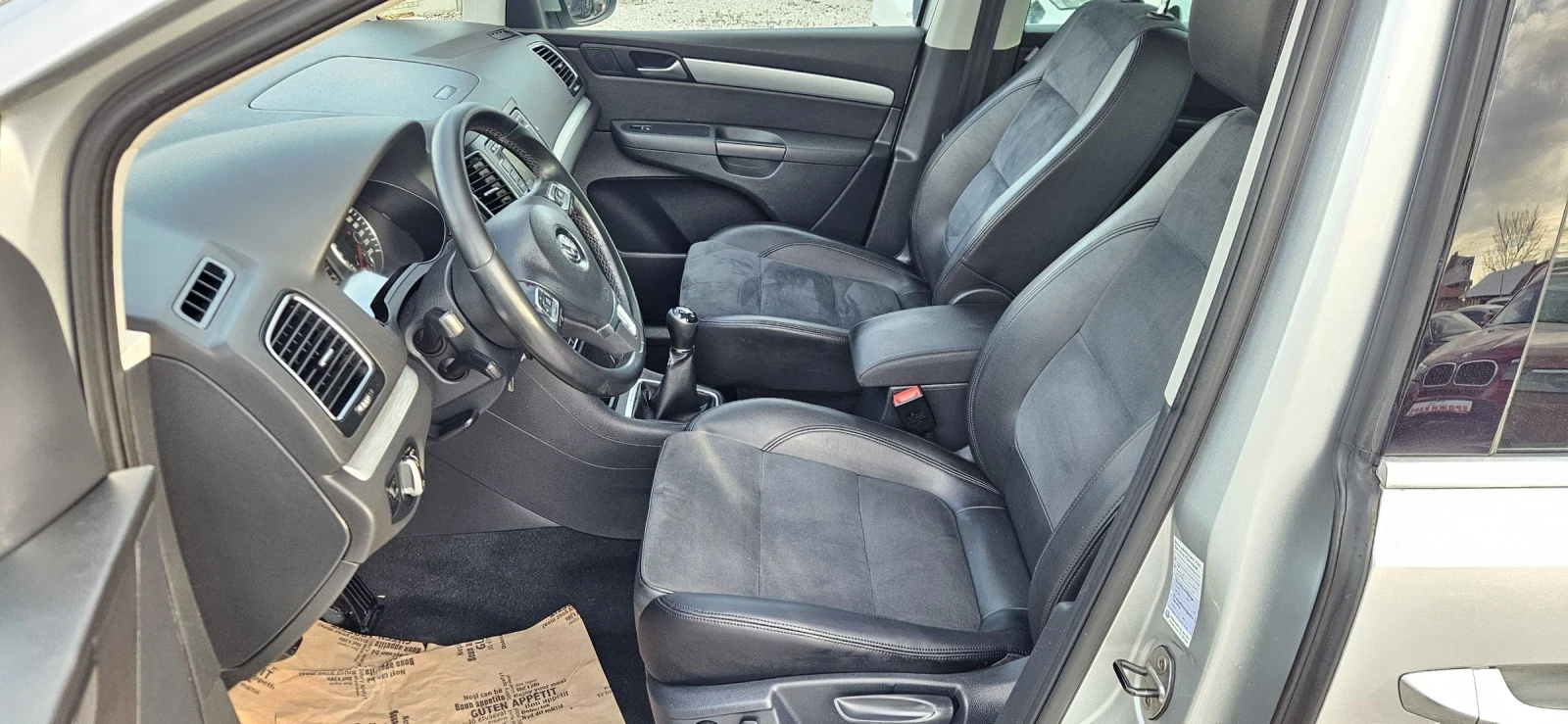 VW Sharan NAVI* PANORAMA* HIGHLINE* LED+ XENON , снимка 11 - Автомобили и джипове - 54128297