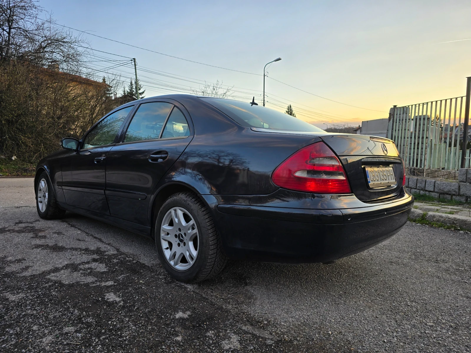 Mercedes-Benz E 280, снимка 5 - Автомобили и джипове - 54138324