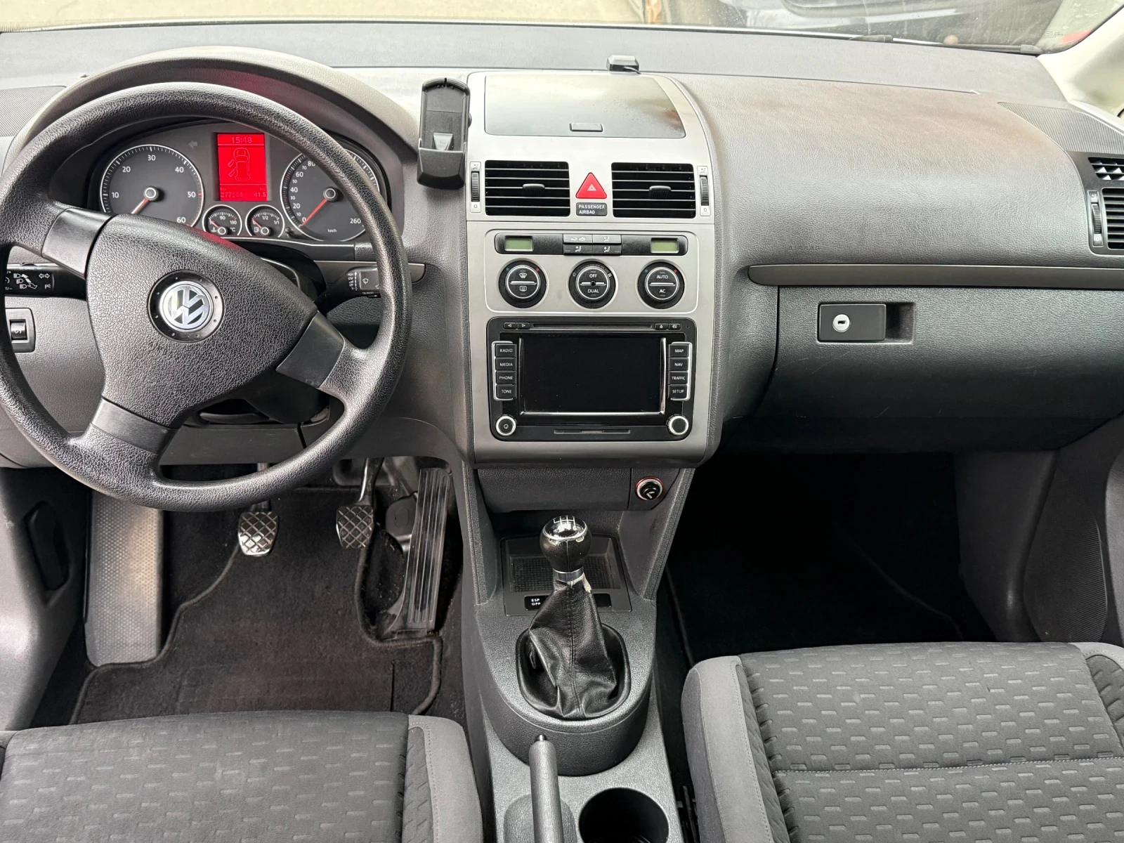 VW Touran 1.9TDi, снимка 5 - Автомобили и джипове - 54744149
