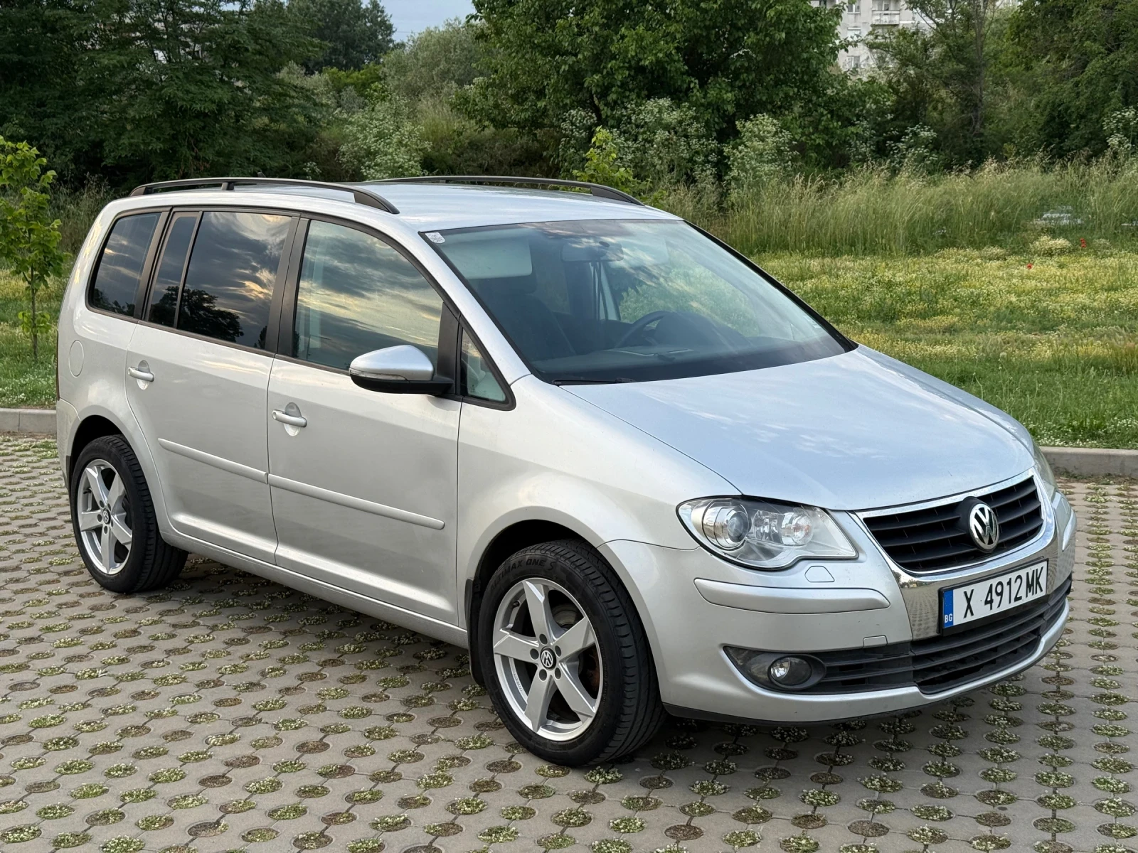 VW Touran 1.9TDi, снимка 2 - Автомобили и джипове - 54744149