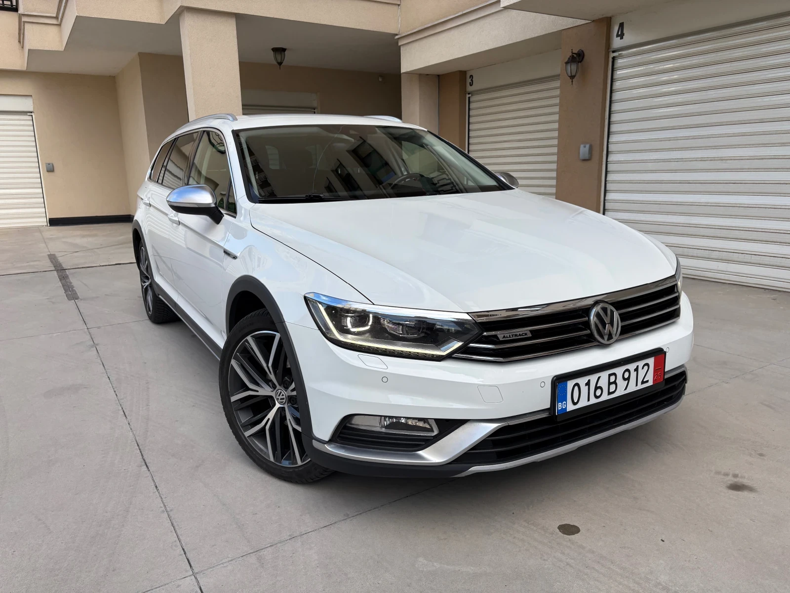 VW Alltrack Matrix, Digital, Камера, HeadUp, Keyless, Ел.Багаж, снимка 2 - Автомобили и джипове - 55036388