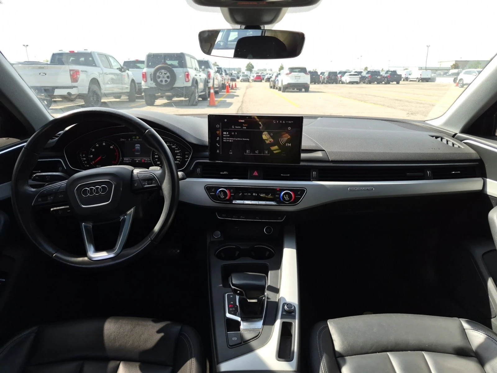 Audi A4 * KOMFORT * CARFAX * DISTRONIC* KEYLESS, снимка 10 - Автомобили и джипове - 55995123