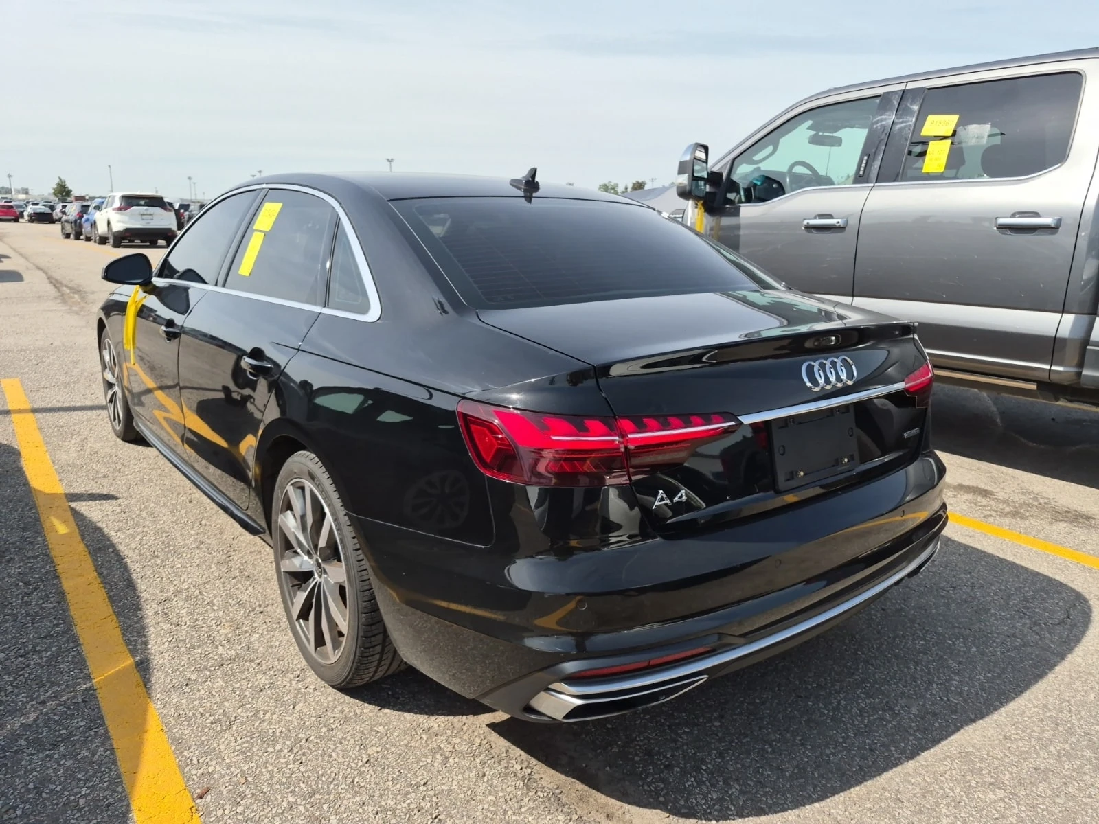 Audi A4 * KOMFORT * CARFAX * DISTRONIC* KEYLESS, снимка 4 - Автомобили и джипове - 55995123
