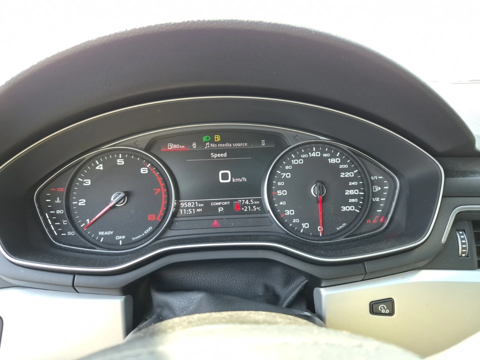 Audi A4 * KOMFORT * CARFAX * DISTRONIC* KEYLESS, снимка 9 - Автомобили и джипове - 55995123