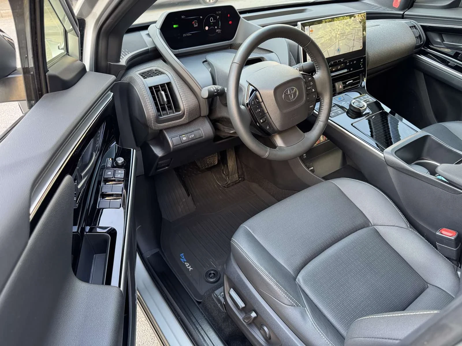 Toyota bZ4X, снимка 8 - Автомобили и джипове - 56074275