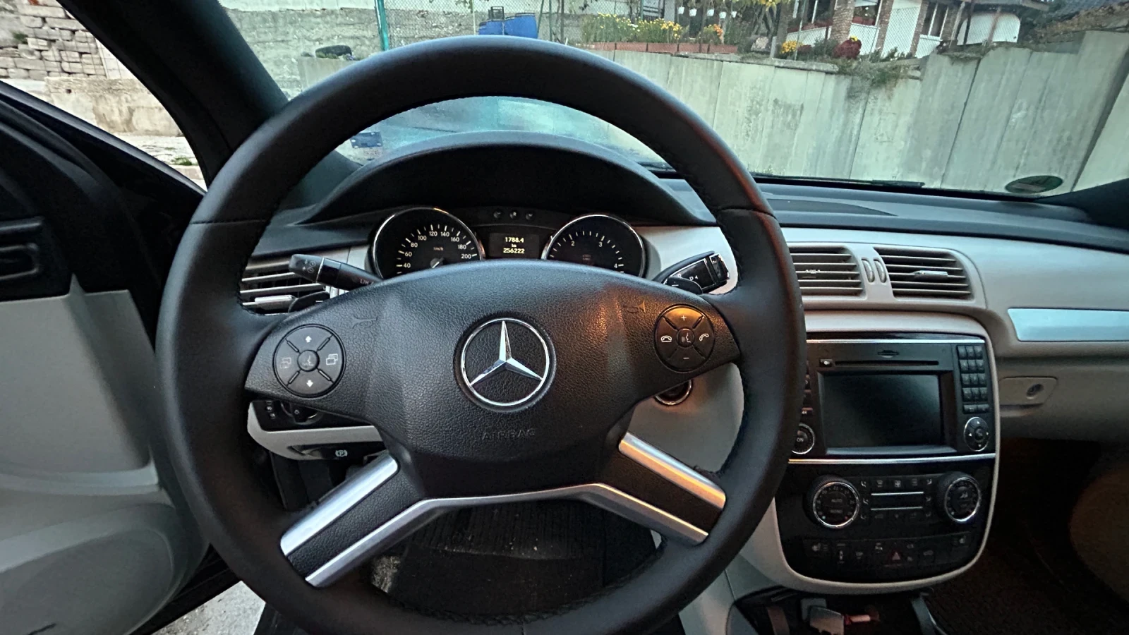Mercedes-Benz R 320, снимка 3 - Автомобили и джипове - 56650834