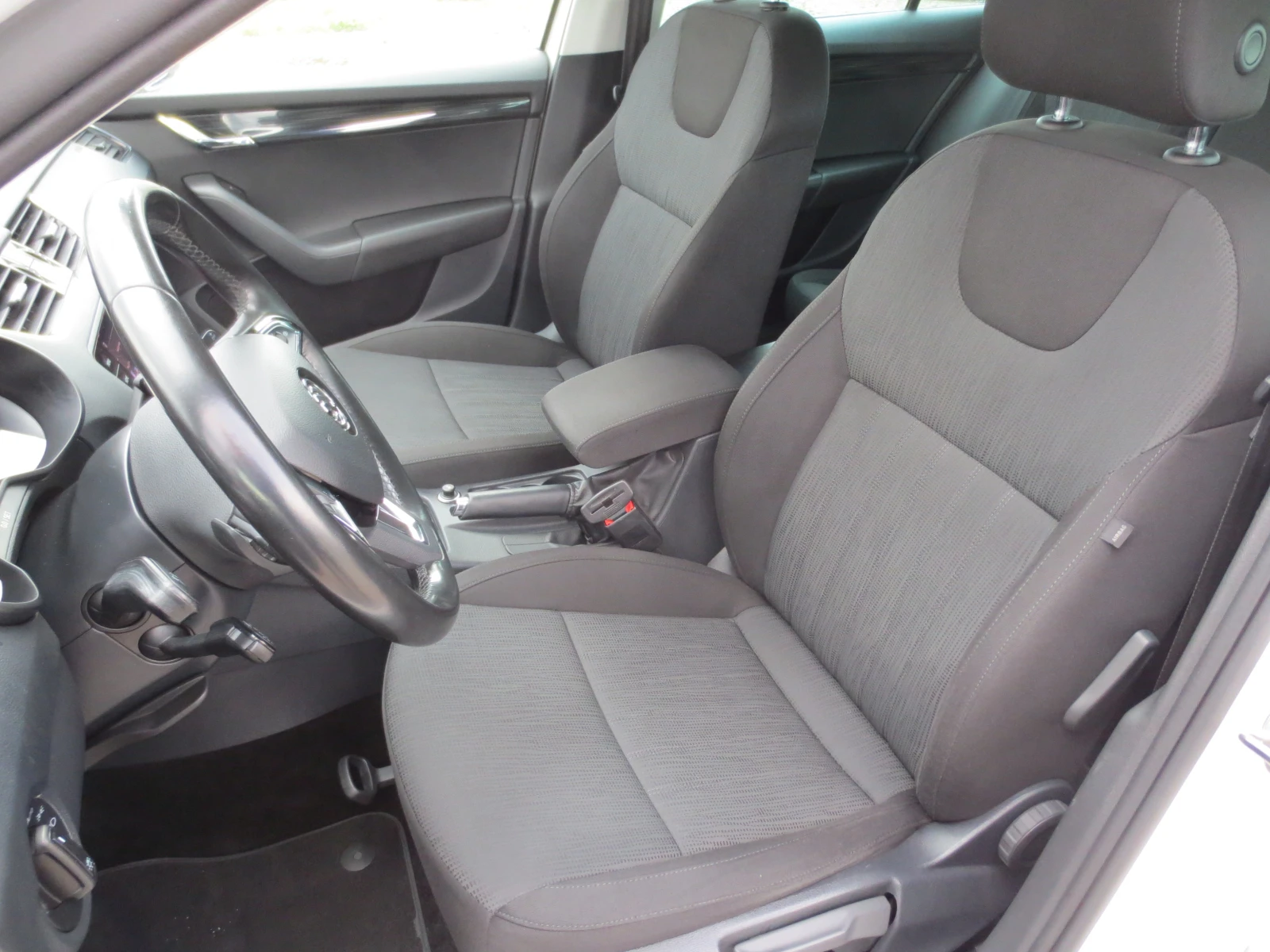 Skoda Octavia 2.0 TDI * DsG* , снимка 10 - Автомобили и джипове - 56652105