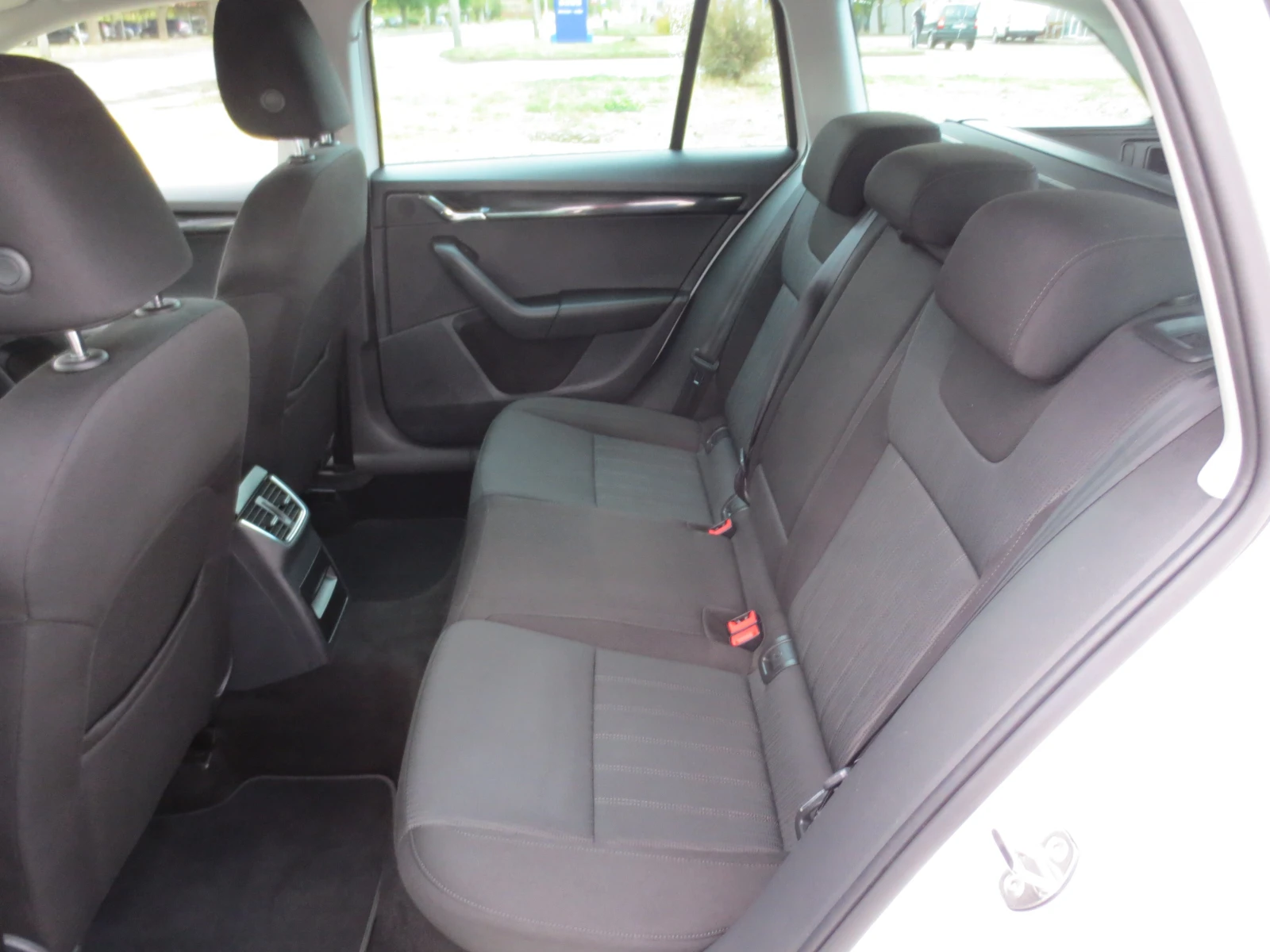 Skoda Octavia 2.0 TDI * DsG* , снимка 11 - Автомобили и джипове - 56652105