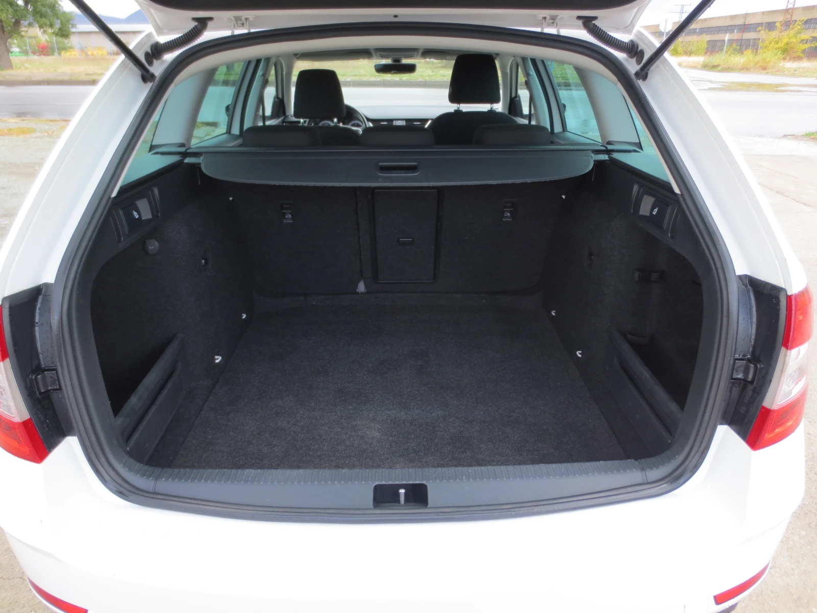 Skoda Octavia 2.0 TDI * DsG* , снимка 15 - Автомобили и джипове - 56652105
