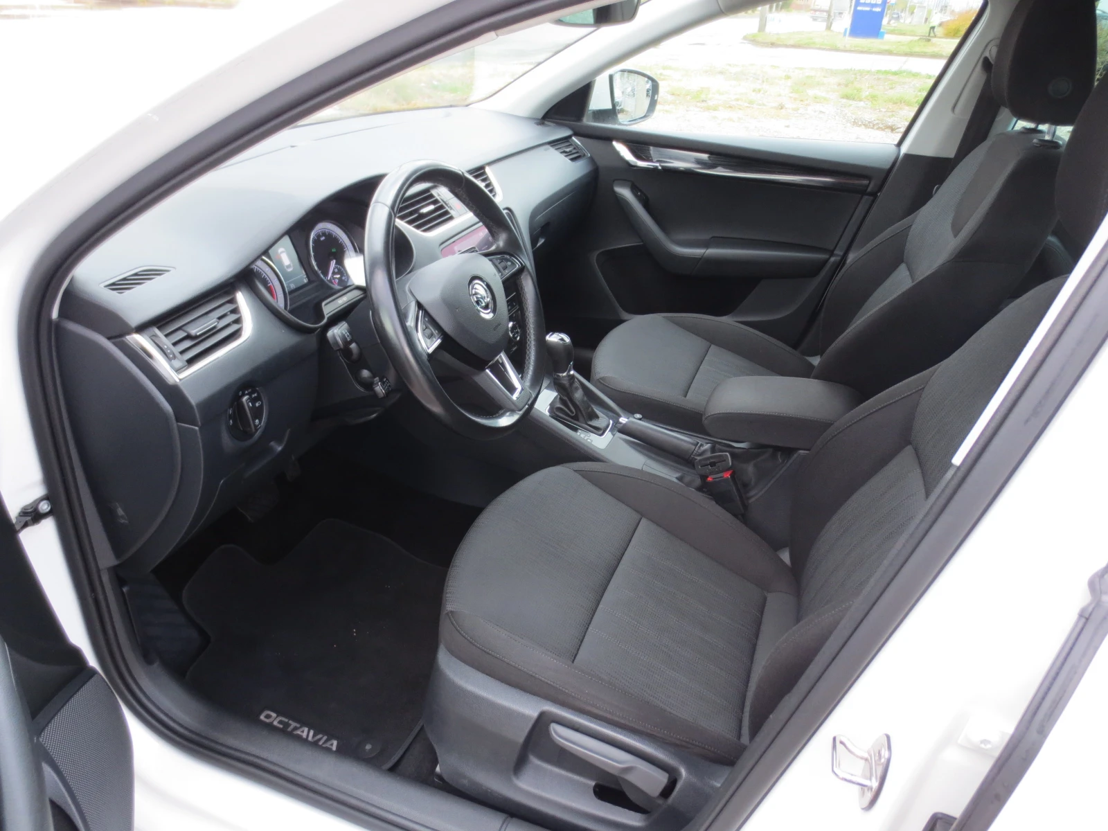 Skoda Octavia 2.0 TDI * DsG* , снимка 9 - Автомобили и джипове - 56652105