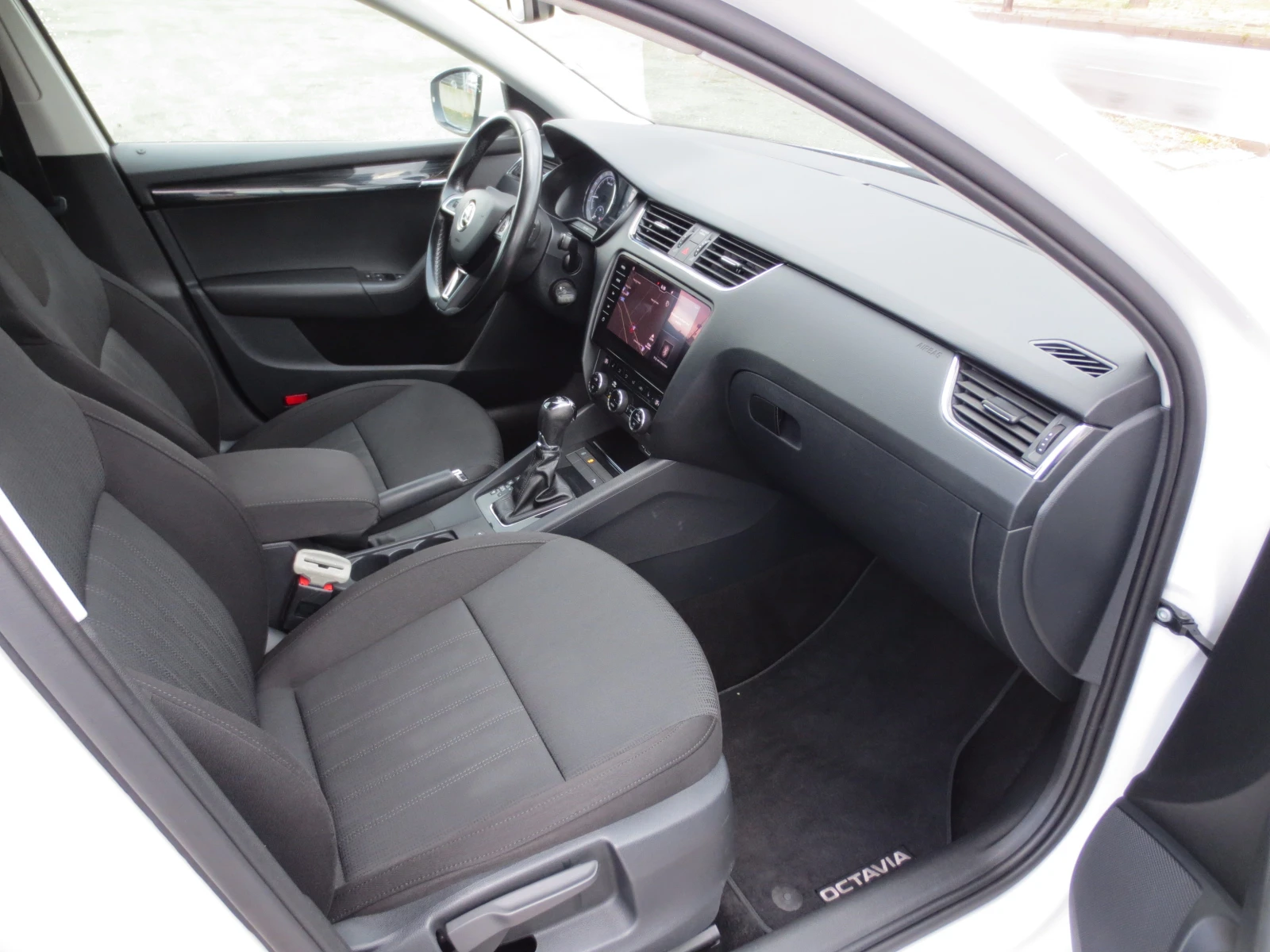 Skoda Octavia 2.0 TDI * DsG* , снимка 13 - Автомобили и джипове - 56652105