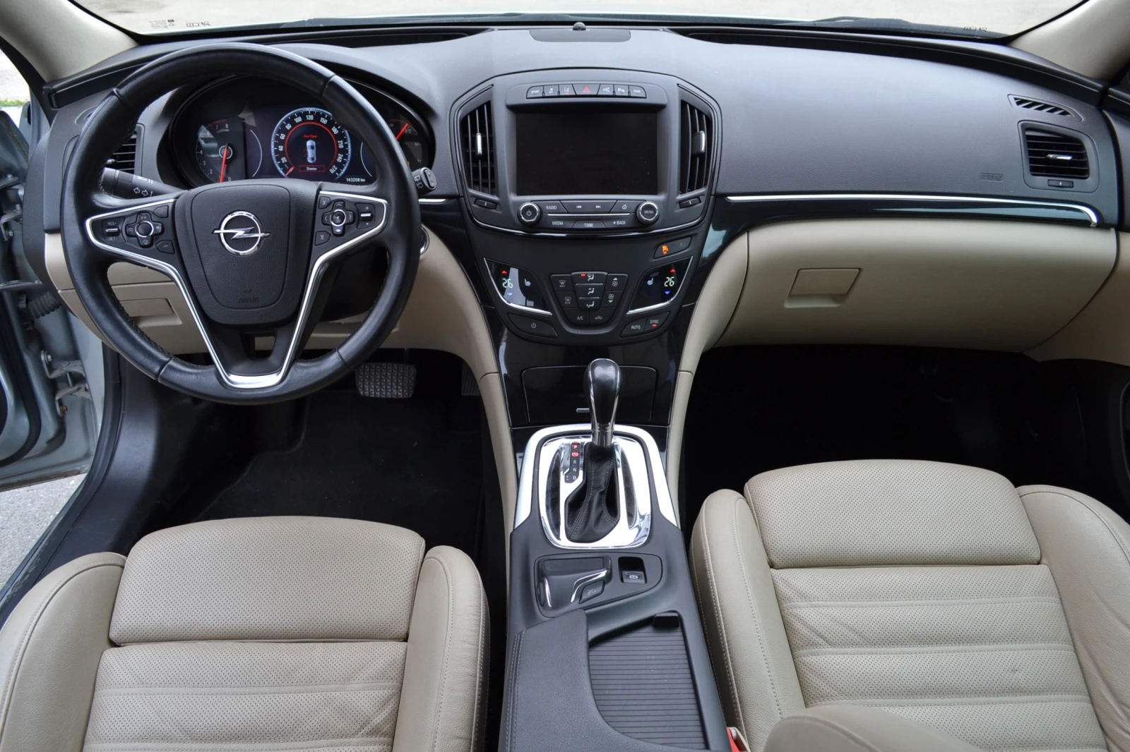 Opel Insignia 2.0 TURBO 4x4, снимка 13 - Автомобили и джипове - 56682589