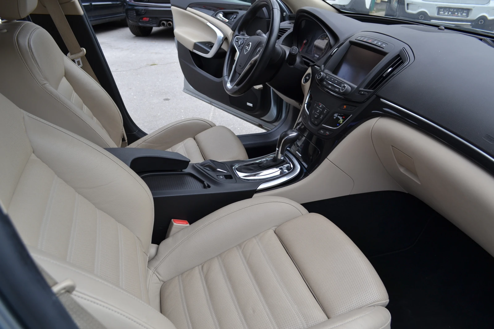 Opel Insignia 2.0 TURBO 4x4, снимка 16 - Автомобили и джипове - 56682589