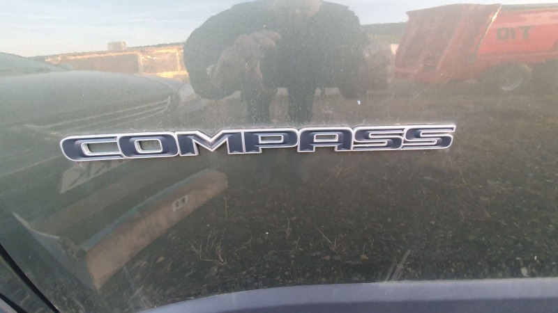 Jeep Compass КАТАСТРОФИРАЛ... 1500 КМ!!!!, снимка 4 - Автомобили и джипове - 43505378