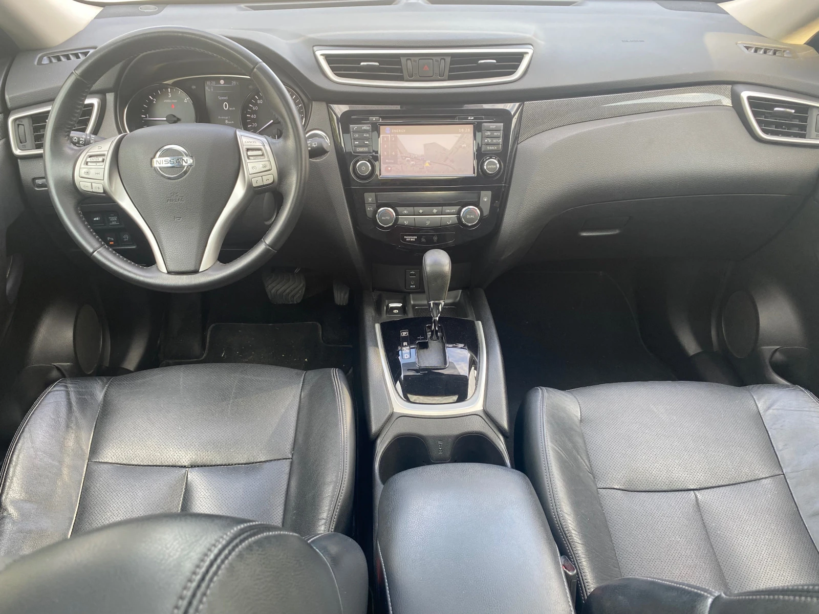 Nissan X-trail 1, 6 DCI /Кожа/Панорама/Автомат/Нави//LED/ 7Места - изображение 10