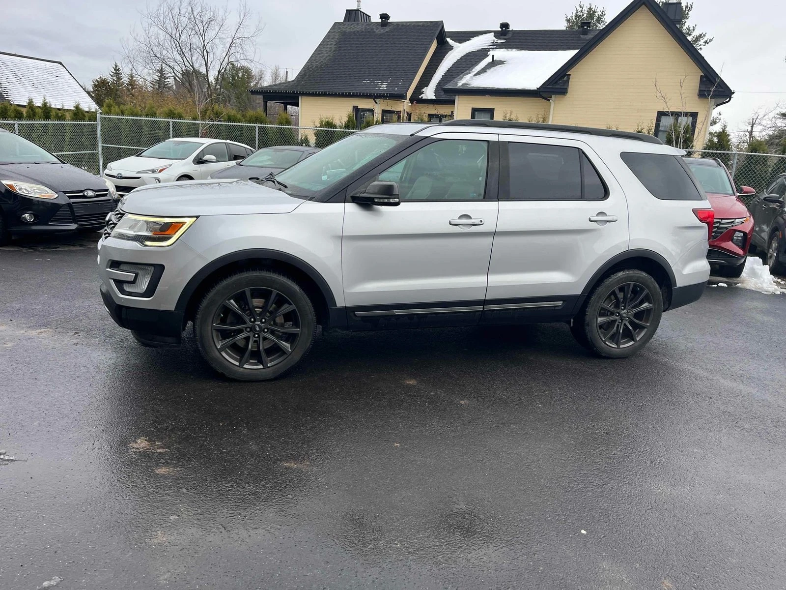 Ford Explorer XLT CARFAX АВТО КРЕДИТ  - изображение 2