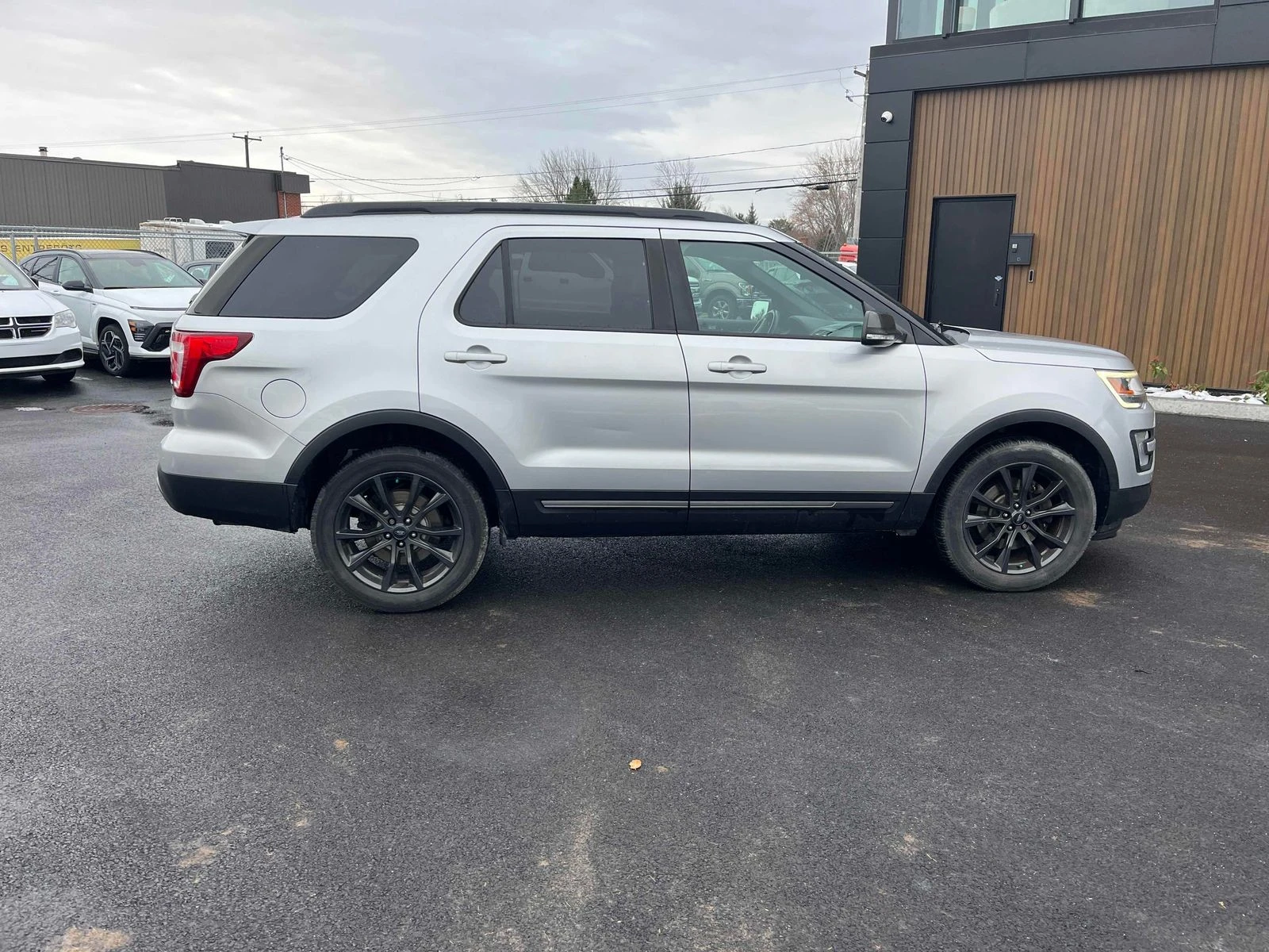 Ford Explorer XLT CARFAX АВТО КРЕДИТ  - изображение 5