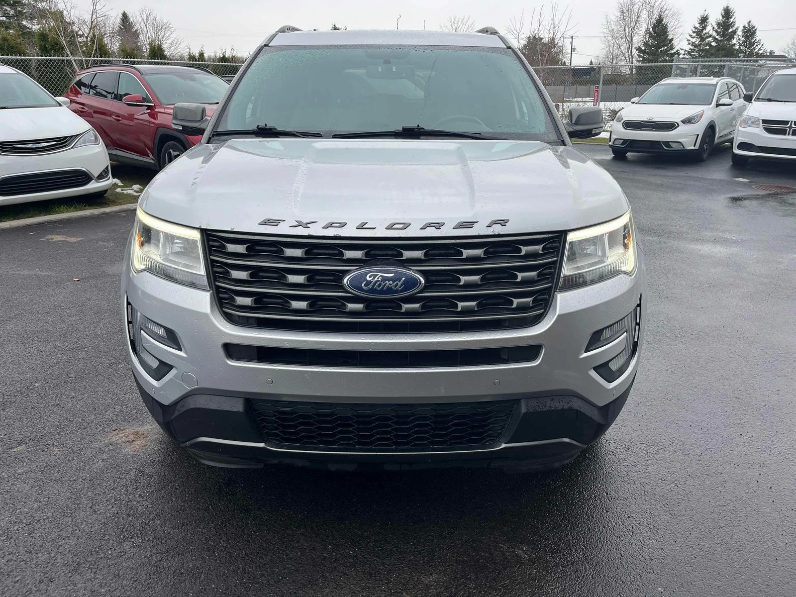 Ford Explorer XLT CARFAX АВТО КРЕДИТ  - изображение 3