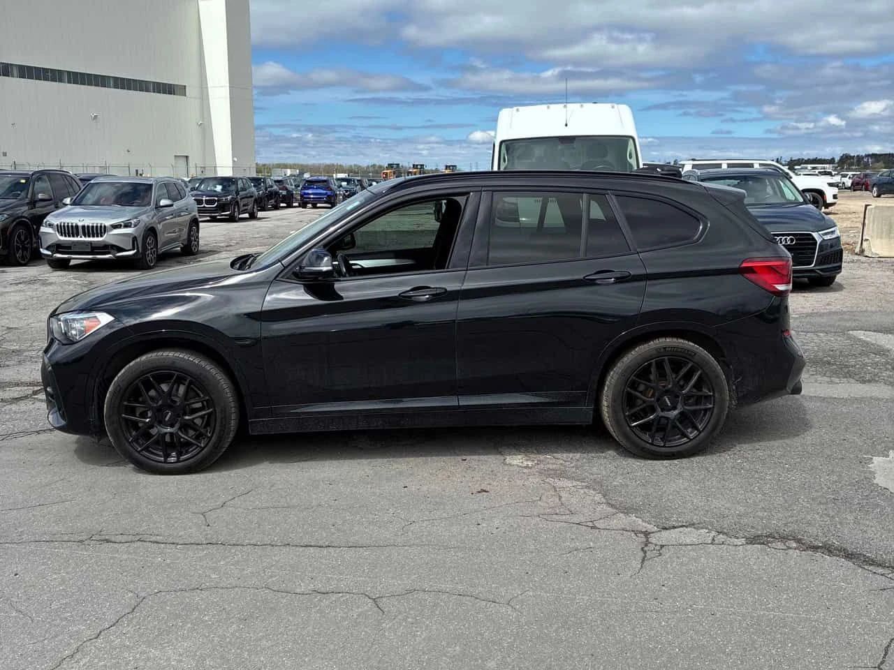 BMW X1 xDrive28i/ПОДГРЕВИ/ВТОРИ ГУМИ/ПАНОРАМА/ОТ BMW, снимка 3 - Автомобили и джипове - 54572635