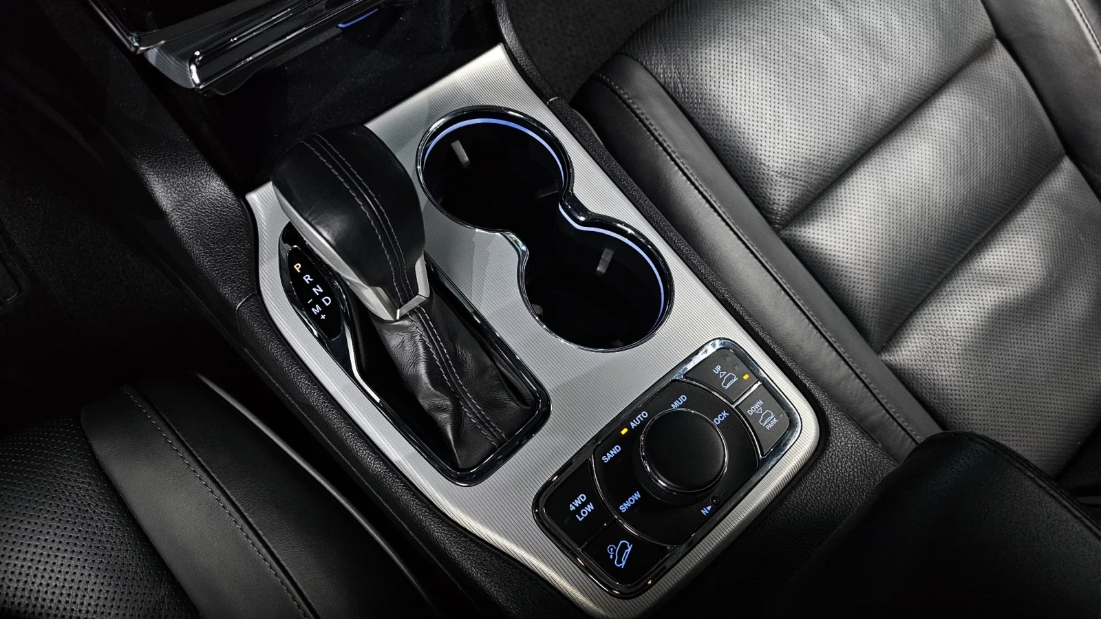 Jeep Grand cherokee 3.6 Summit, снимка 8 - Автомобили и джипове - 54995816