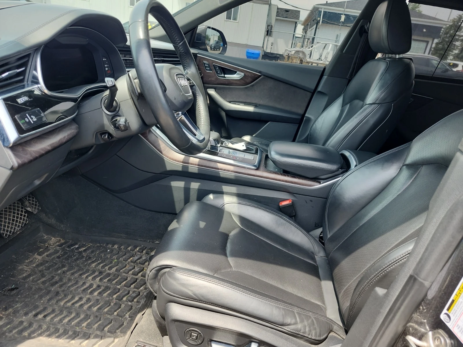 Audi Q8 Technik * ДИСТРОНИК * ОБДУХВАНЕ * ПАНО * 360, снимка 7 - Автомобили и джипове - 55094899