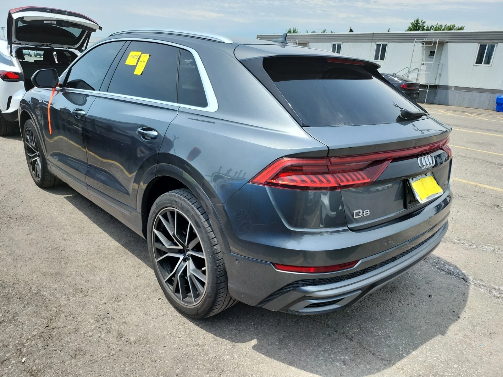 Audi Q8 Technik * ДИСТРОНИК * ОБДУХВАНЕ * ПАНО * 360, снимка 4 - Автомобили и джипове - 55094899