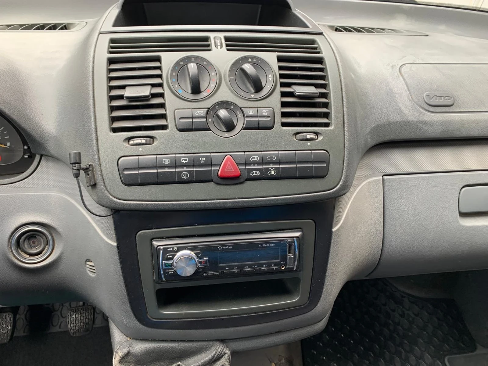 Mercedes-Benz Vito 109 CDI Климатик, снимка 16 - Бусове и автобуси - 55160660