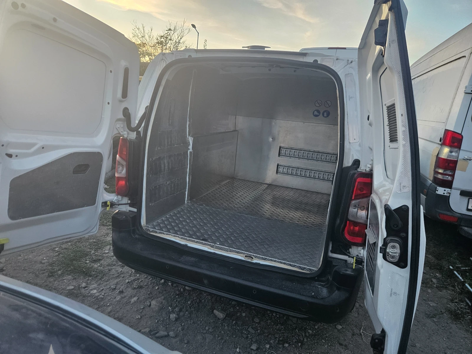Peugeot Partner Макси  база, снимка 8 - Бусове и автобуси - 56416708