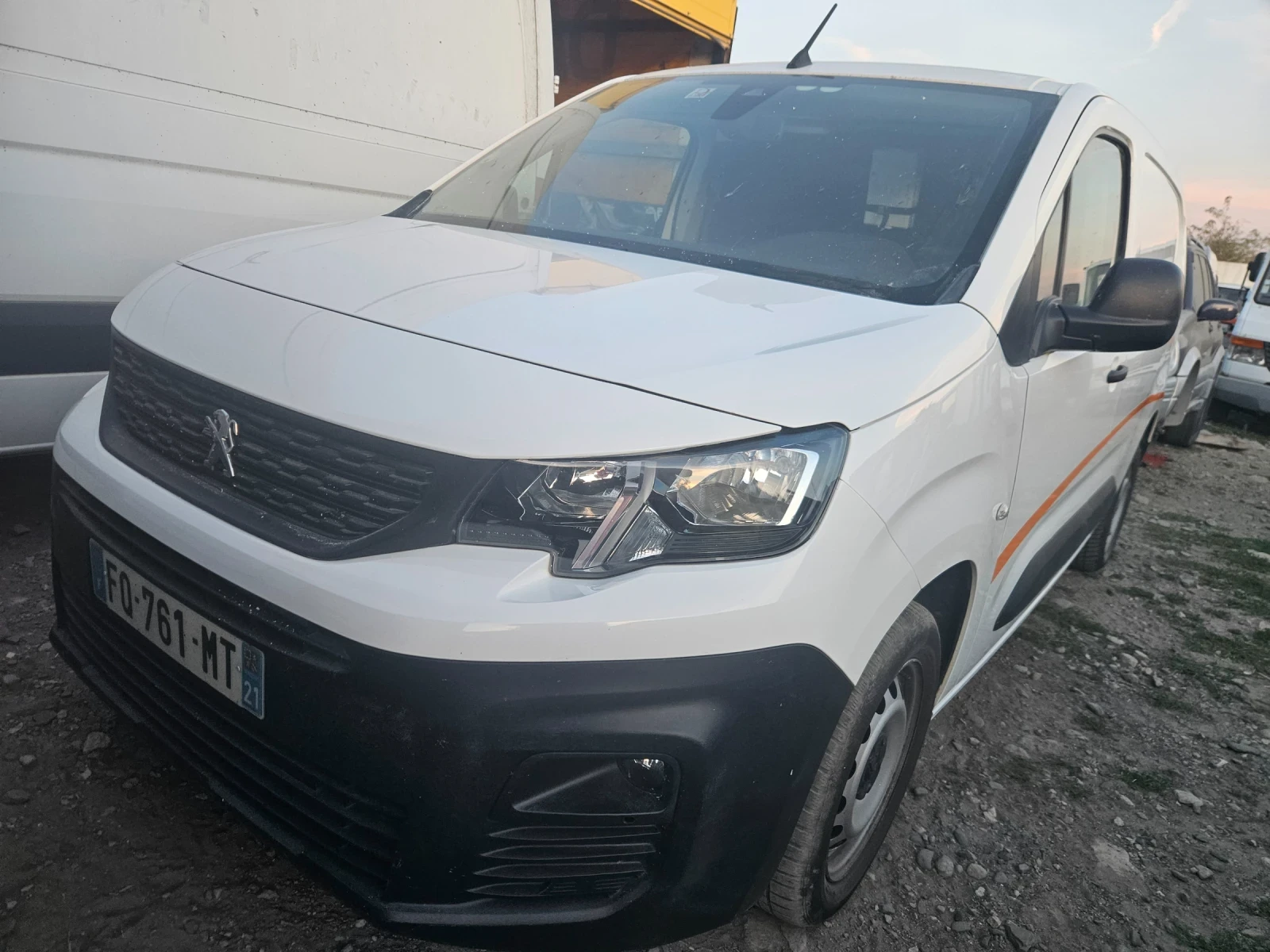 Peugeot Partner Макси  база, снимка 2 - Бусове и автобуси - 56416708