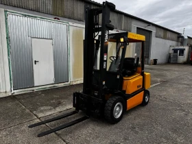 Мотокар Yale Газ    2.5 тона, снимка 12