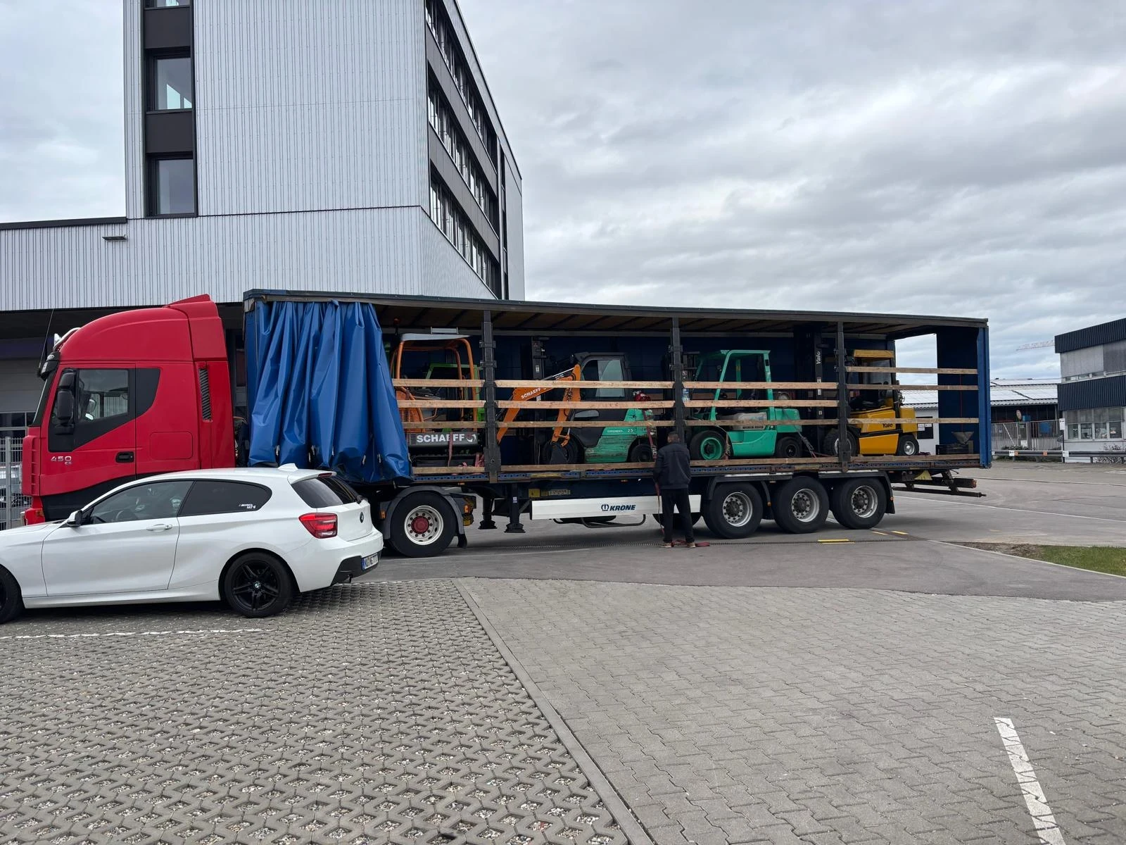 Мотокар Yale Газ    2.5 тона, снимка 3 - Индустриална техника - 53833642