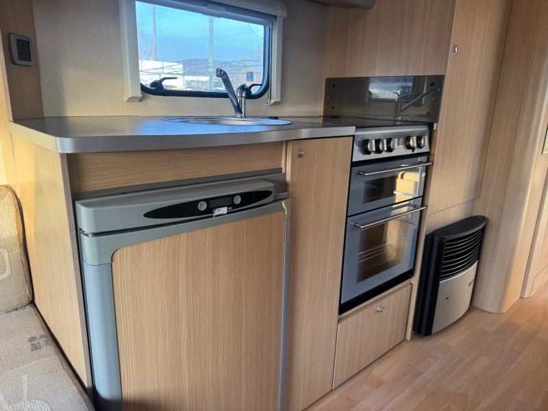 Каравана Sprite * * MAJOR* * * , снимка 9 - Каравани и кемпери - 52845561