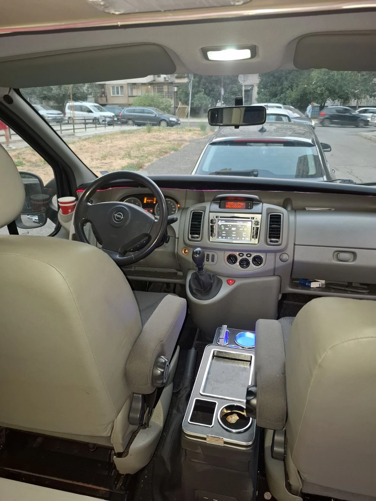 Кемпер Други VIVARO, снимка 5 - Каравани и кемпери - 54630741