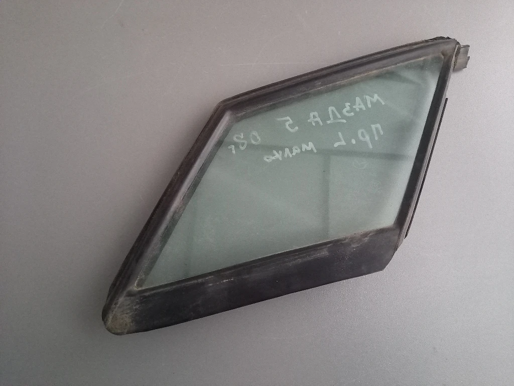 Стъкло предно ляво малко Мазда 5 2.0д 